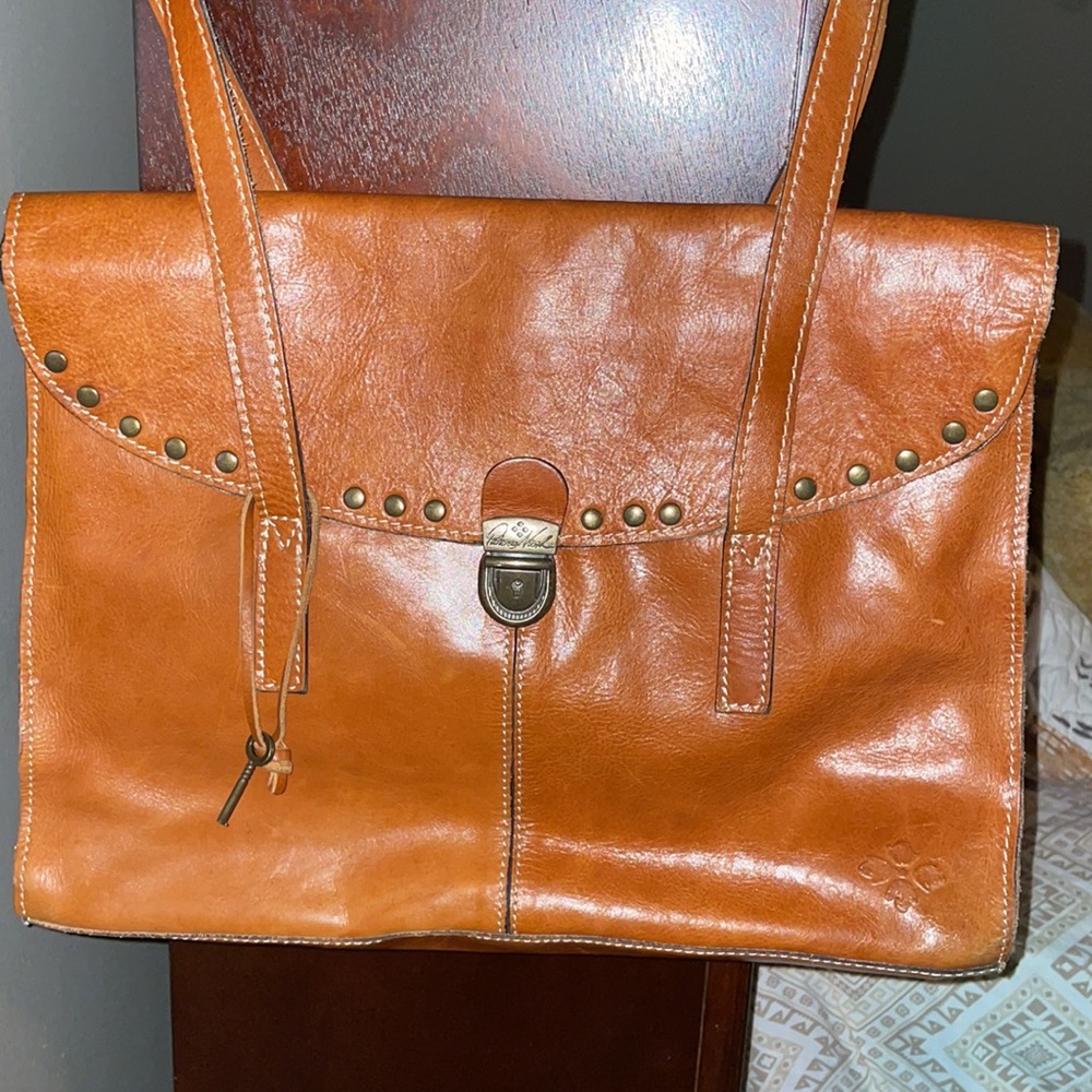 Patricia Nash key lock satchel